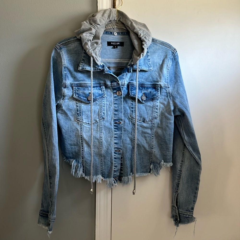 Super cute cropped Jean jacket with the removable hood size Large